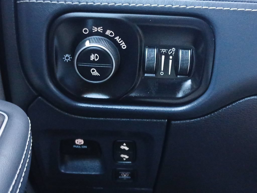 Used 2024 RAM 1500 Limited AWD/4WD image 12