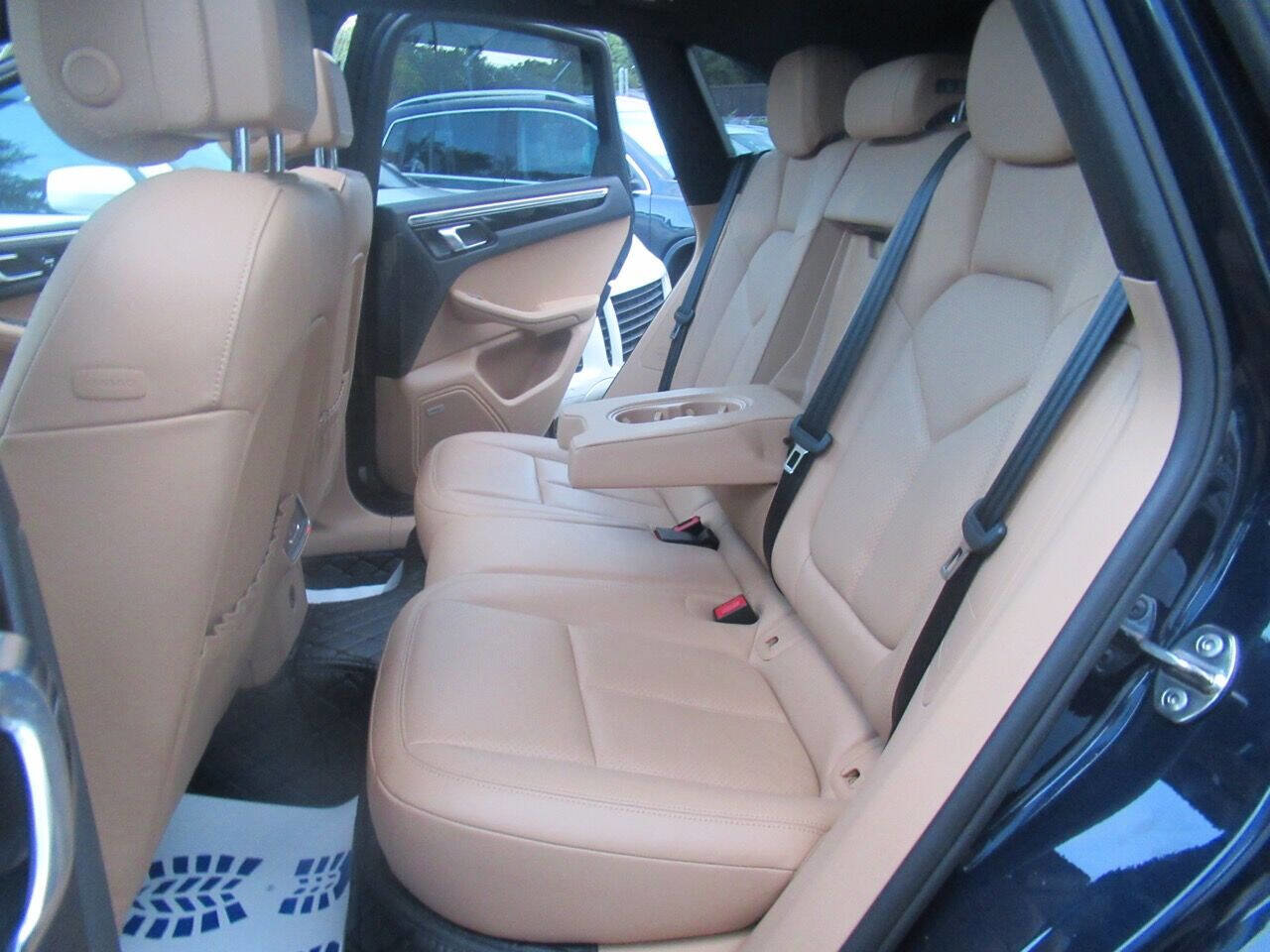 Used 2018 Porsche Macan S image 37