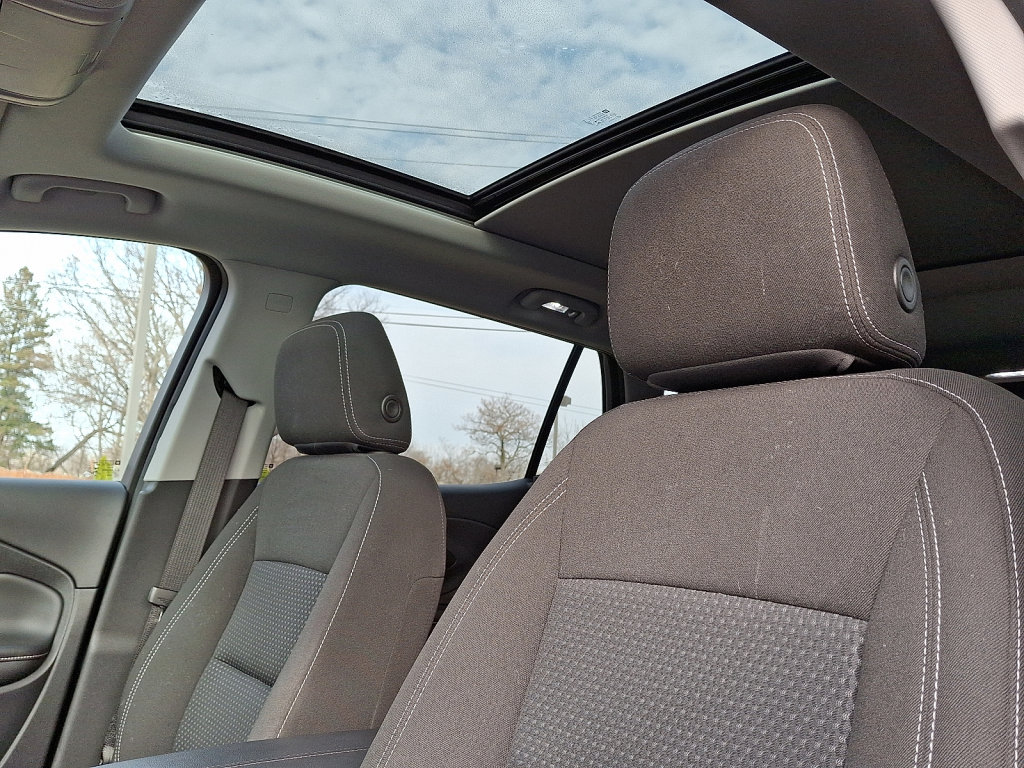 Used 2023 GMC Terrain SLE w/ Driver Convenience Package image 24