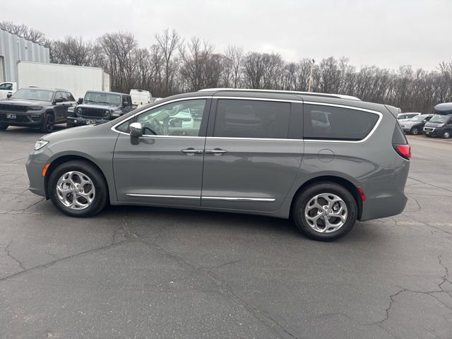 Used 2021 Chrysler Pacifica Limited w/ Premium & Safety Sphere Group image 5