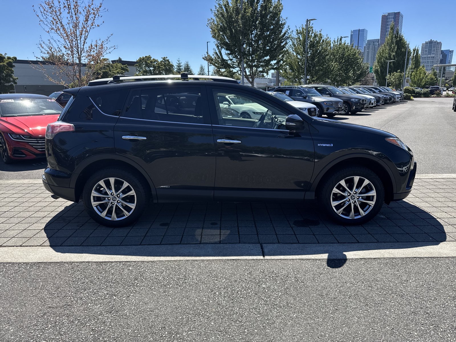 Used 2017 Toyota RAV4 Limited AWD/4WD image 4