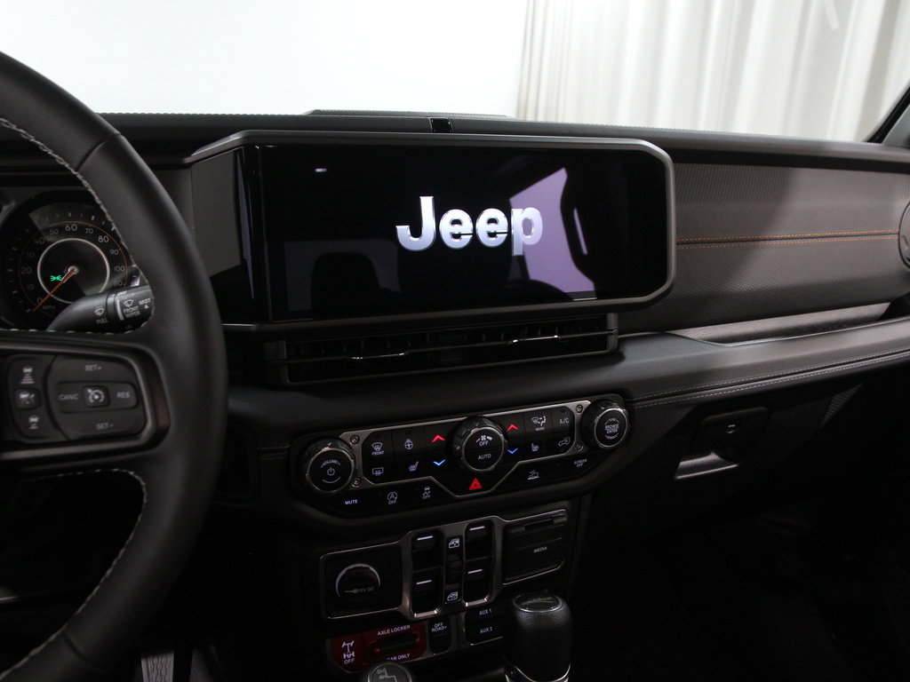 Used 2025 Jeep Gladiator Mojave w/ Convenience Group image 9