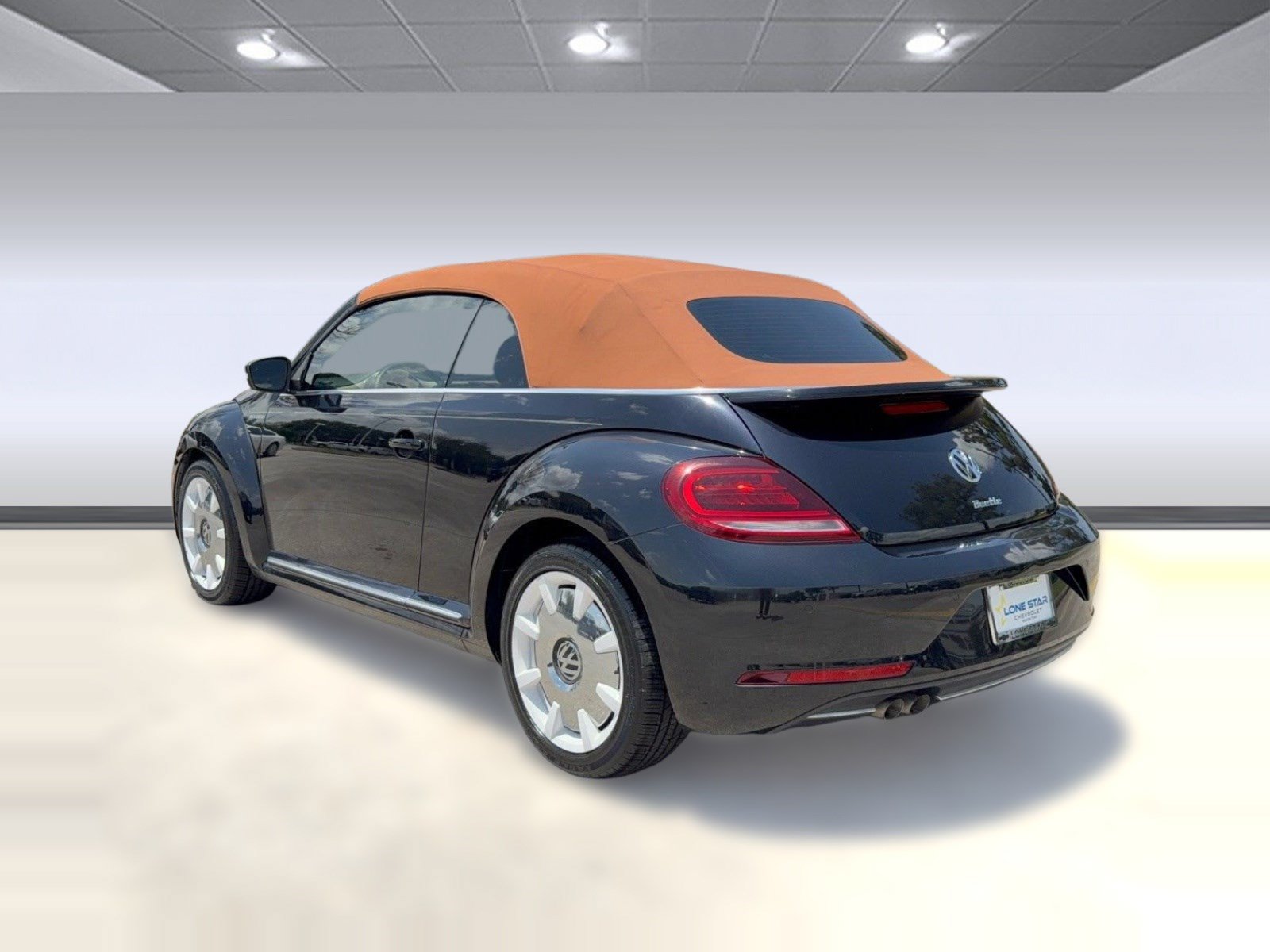 Used 2019 Volkswagen Beetle 2.0T Final Edition SEL FWD image 3