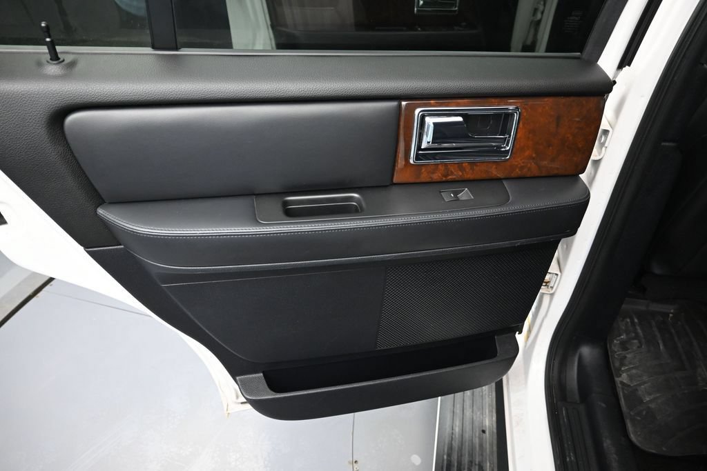 Used 2016 Lincoln Navigator Select AWD/4WD image 28