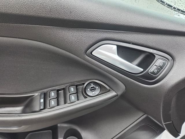 Used 2018 Ford Focus SE w/ Cold Weather Package image 5