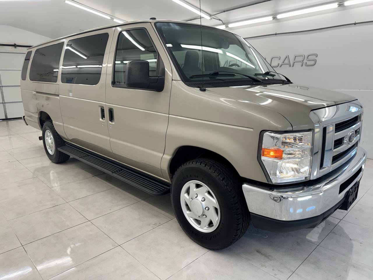 Used 2012 Ford E-350 and Econoline 350 XLT RWD image 3