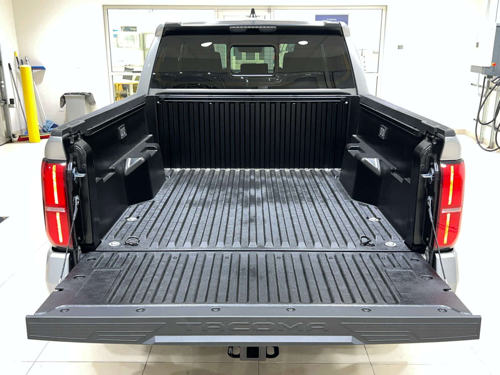 New 2026 Toyota Tacoma SR5 AWD/4WD image 10