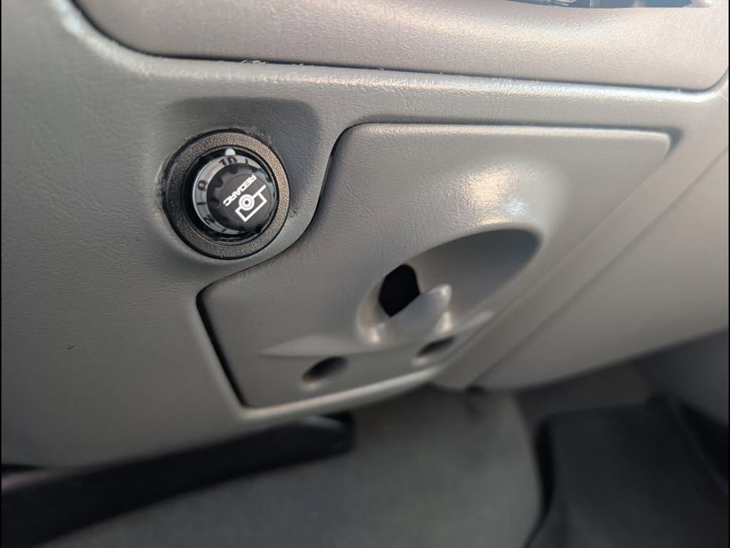 Used 2003 Ford F250 XL image 17