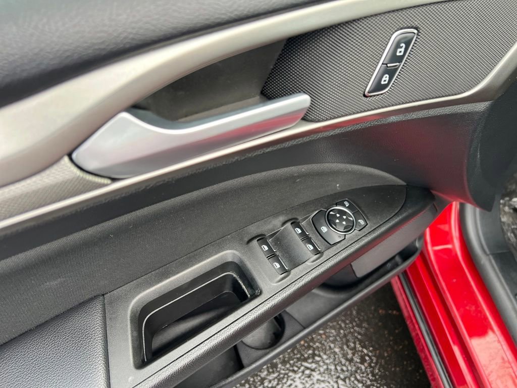 Used 2018 Ford Fusion SE image 13