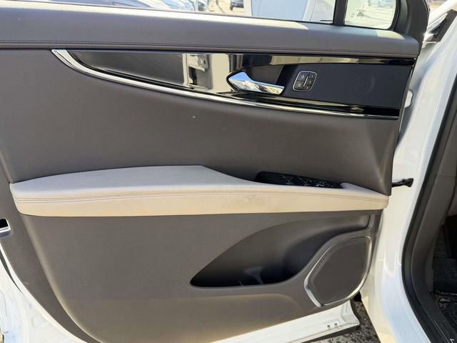 Used 2023 Lincoln Nautilus Reserve image 18