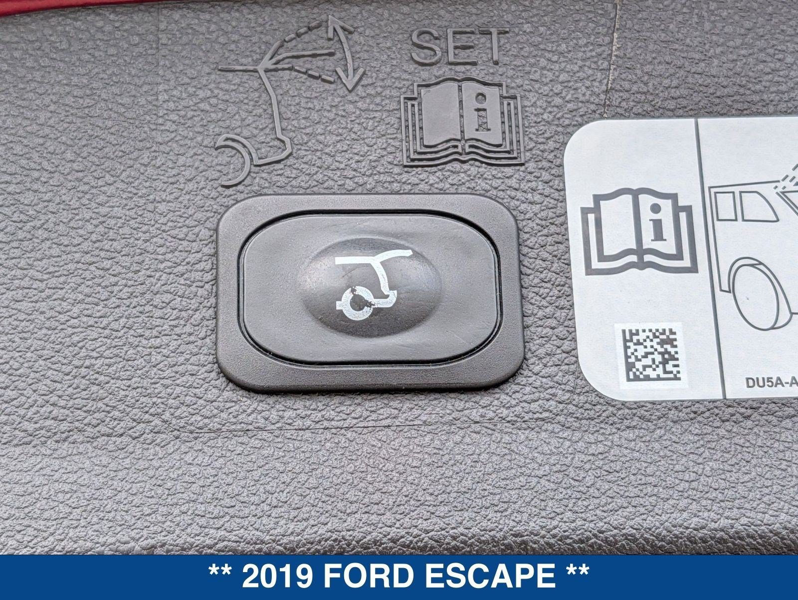 Used 2019 Ford Escape Titanium w/ U9j03 - Titanium Tow Package AWD/4WD image 14
