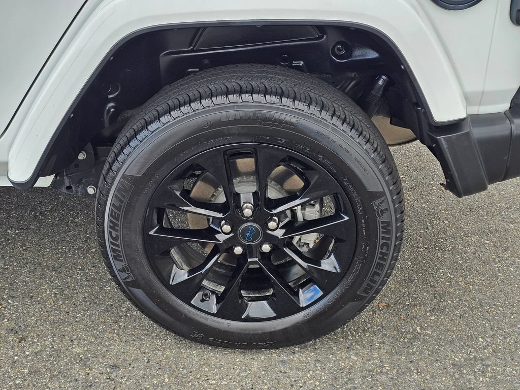 Used 2024 Jeep Wrangler Unlimited Sahara AWD/4WD image 9