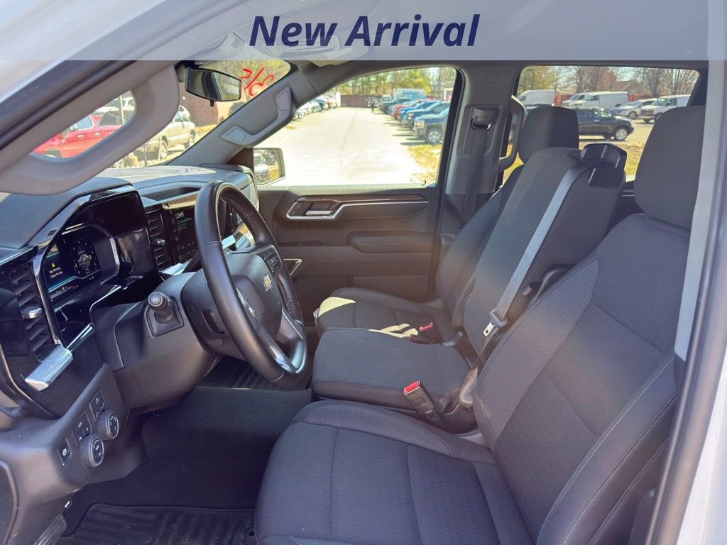 Used 2025 Chevrolet Silverado 1500 LT image 9