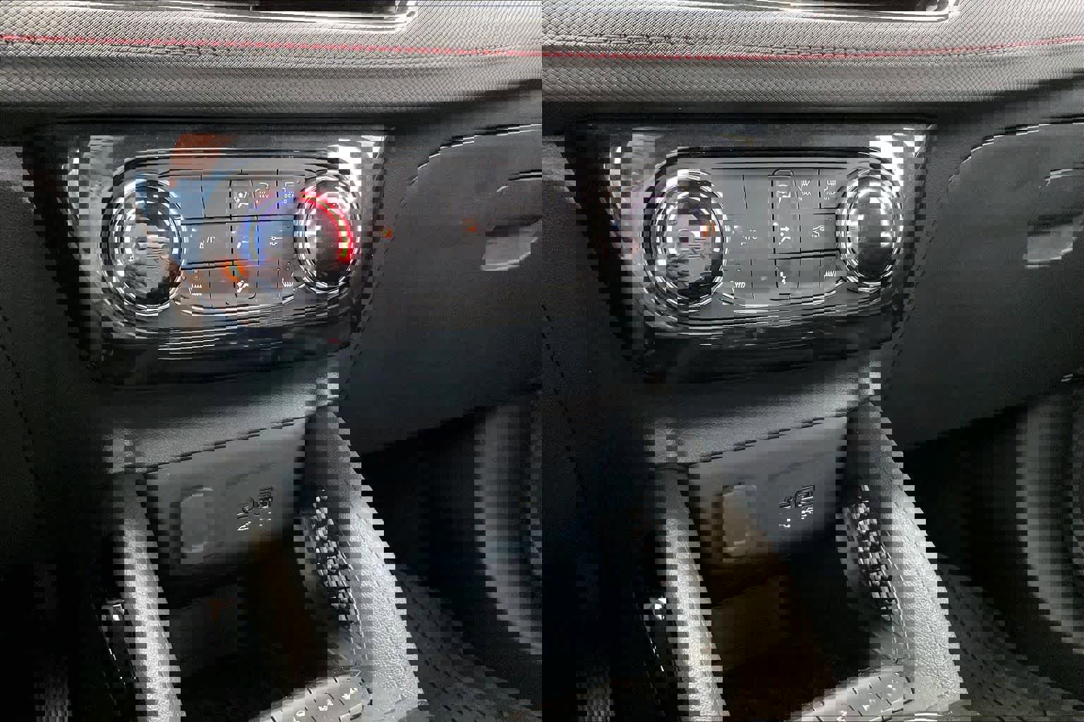 Used 2024 Chevrolet TrailBlazer RS w/ Driver Confidence Package image 32