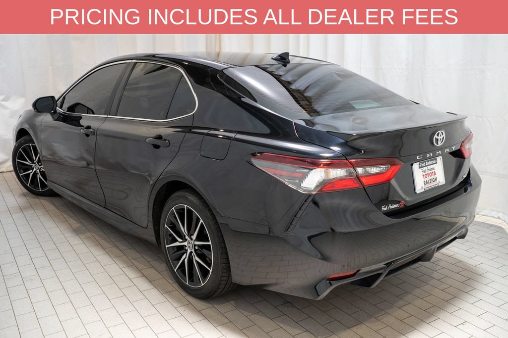 Used 2023 Toyota Camry SE FWD image 3