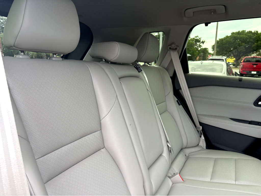 Used 2025 Nissan Rogue SV w/ SV Premium Package FWD image 13