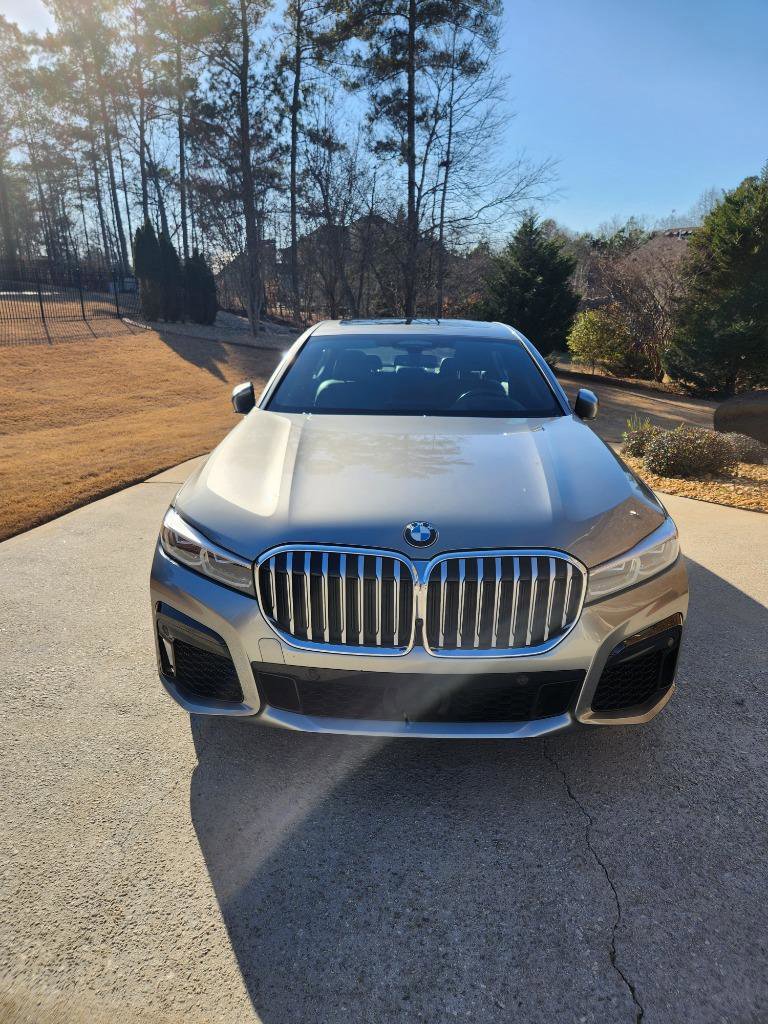 Used 2022 BMW 750i xDrive w/ M Sport Package image 2