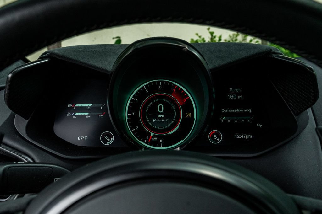 Used 2023 Aston Martin V8 Vantage Coupe RWD image 18
