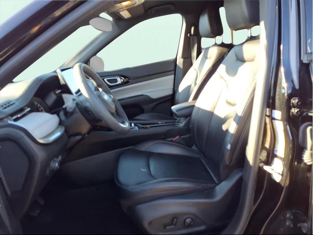 Used 2024 Jeep Compass Limited image 13