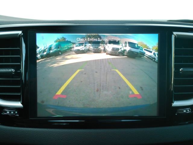 Used 2025 Chrysler Pacifica Select image 8