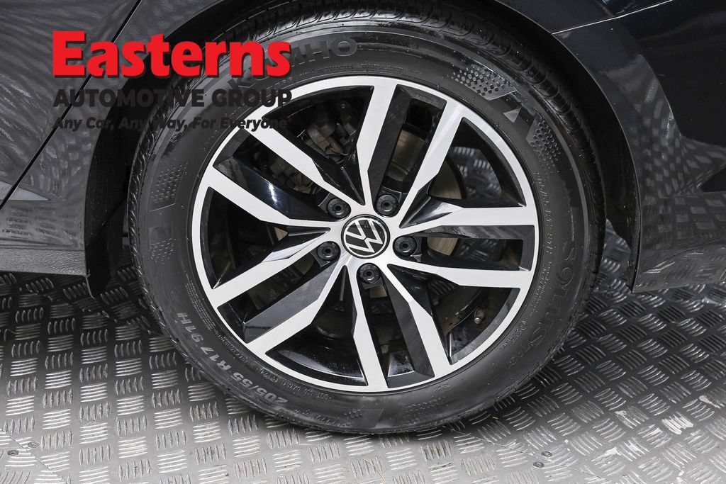 Used 2025 Volkswagen Jetta SE FWD image 8