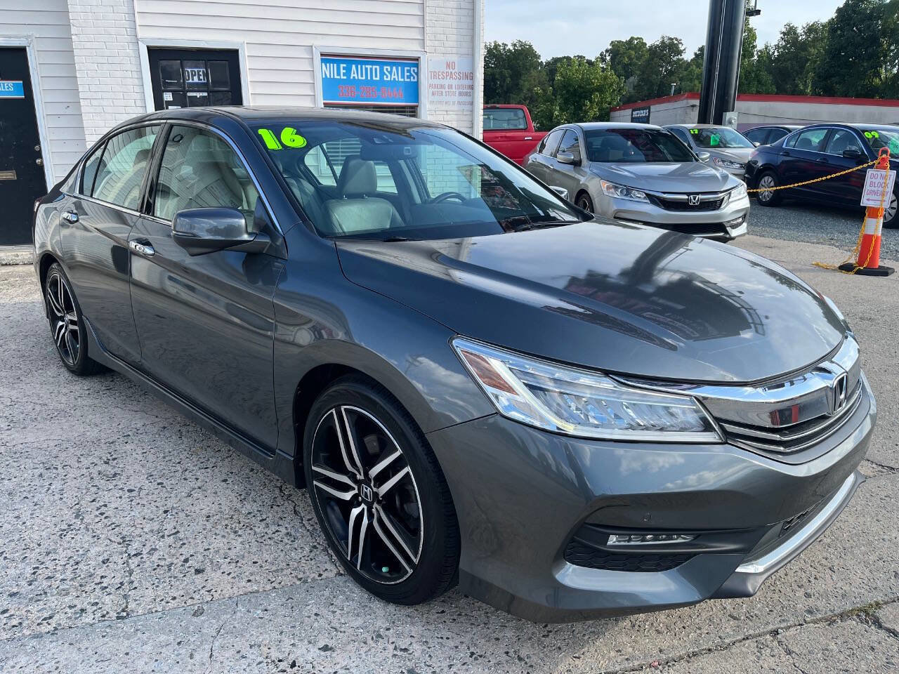 Used 2016 Honda Accord Touring image 7