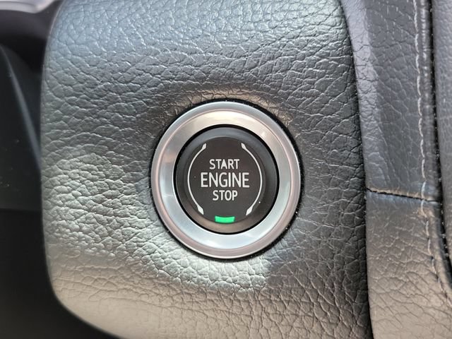 Used 2022 GMC Yukon XL Denali AWD/4WD image 29