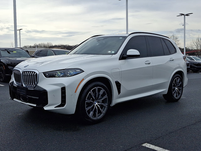 Used 2026 BMW X5 xDrive50e image 3