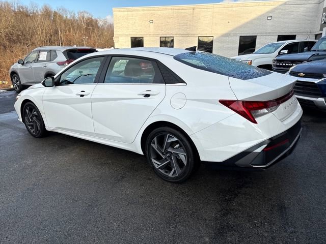 Used 2025 Hyundai Elantra Limited image 3