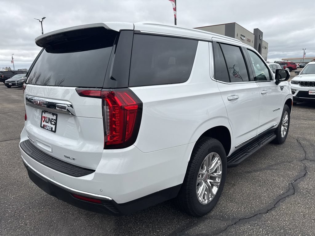 Used 2024 GMC Yukon SLT AWD/4WD image 3
