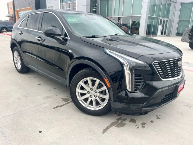 Used 2020 Cadillac XT4 Luxury w/ Cold Weather Package FWD image 1