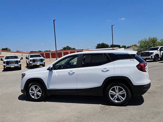 Used 2022 GMC Terrain SLE FWD image 2