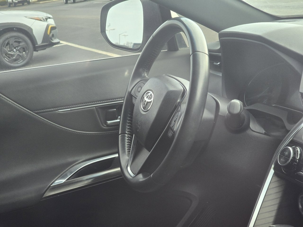 Used 2021 Toyota Venza XLE image 16