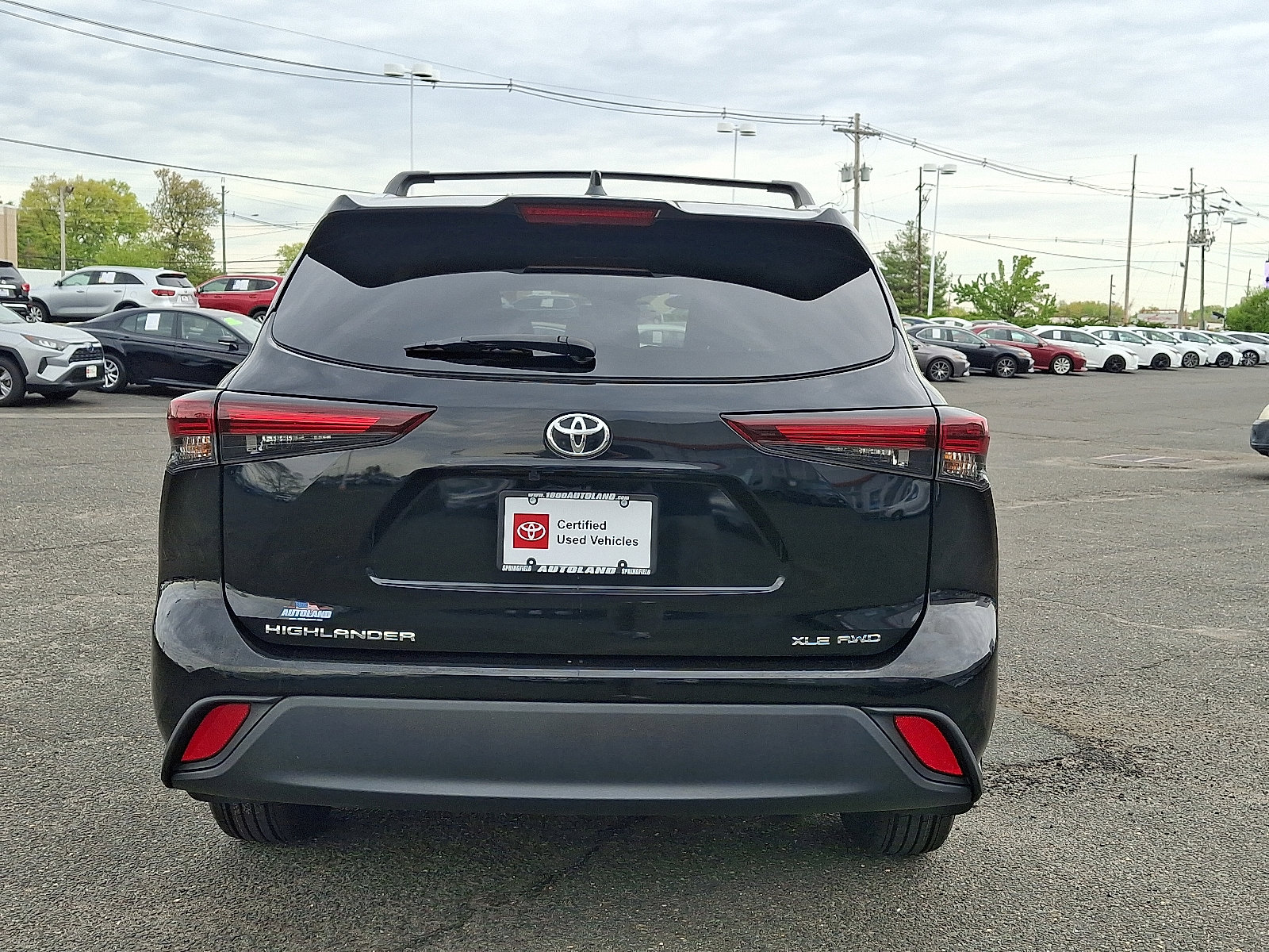 Used 2024 Toyota Highlander XLE AWD/4WD image 6