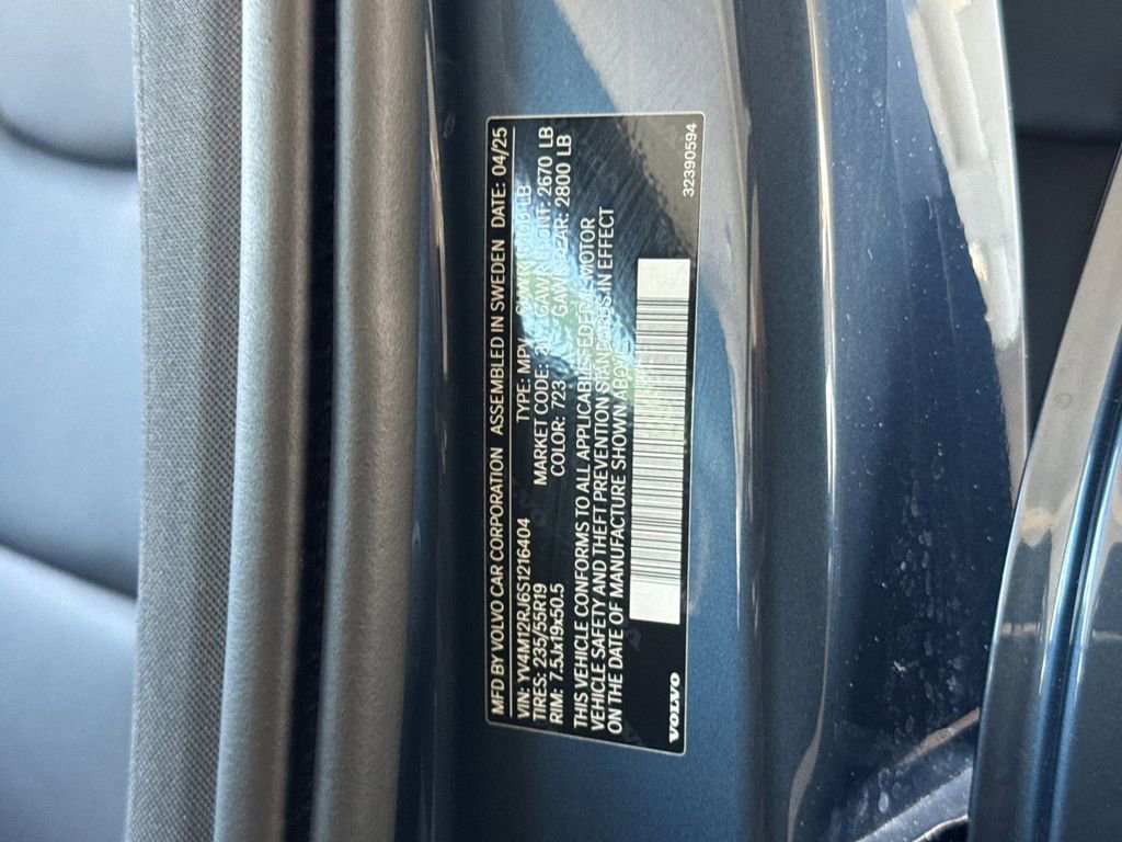 Certified 2025 Volvo XC60 B5 Core image 28