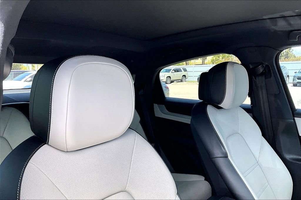 Used 2024 Porsche Cayenne Coupe image 22