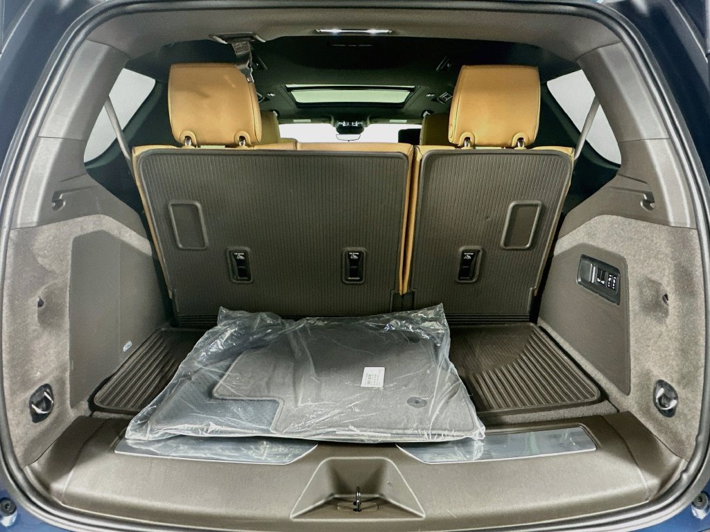 New 2026 Cadillac Escalade Luxury w/ LPO, Radiant Package AWD/4WD image 33