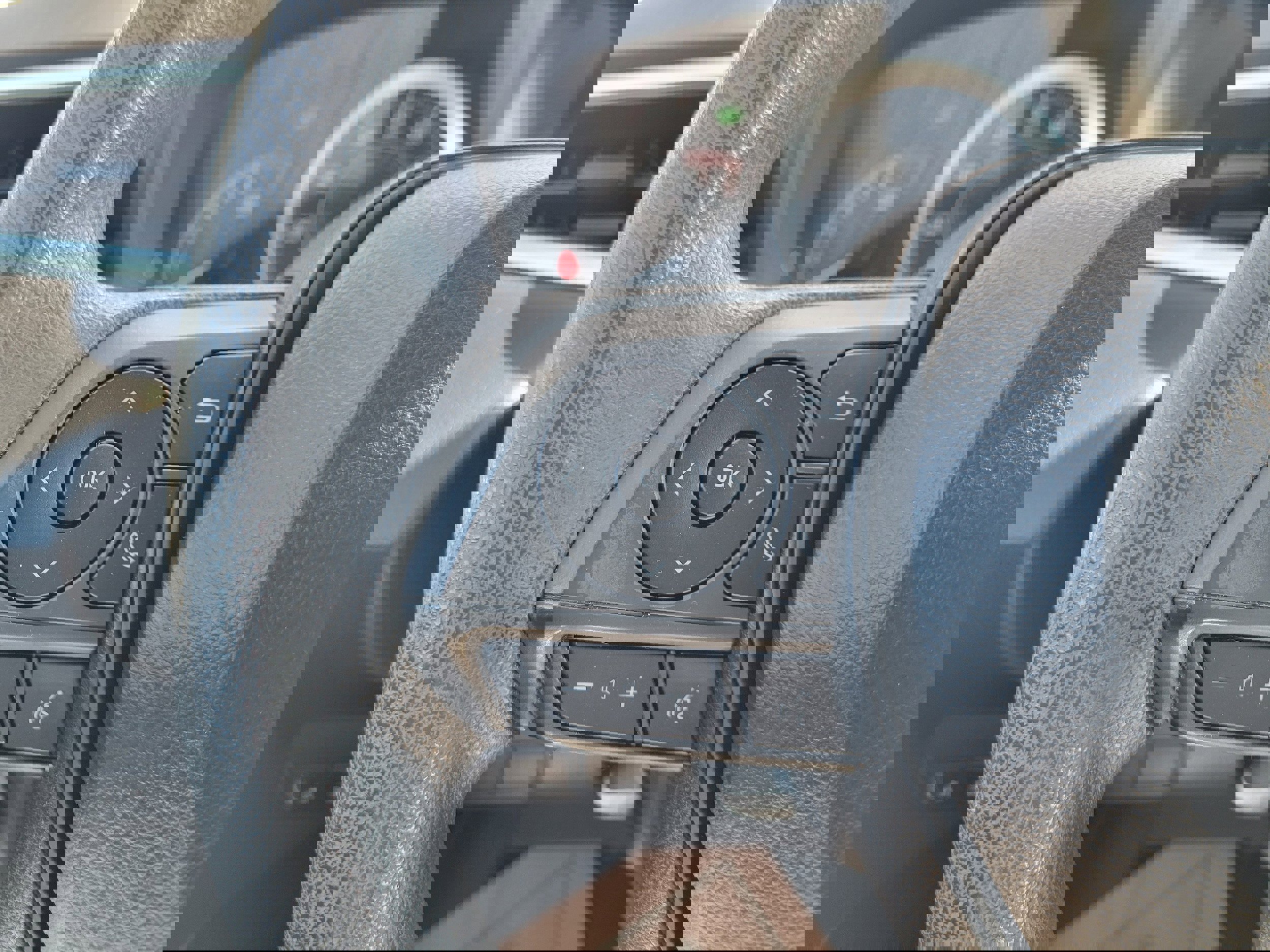 Used 2020 Toyota Corolla LE image 16