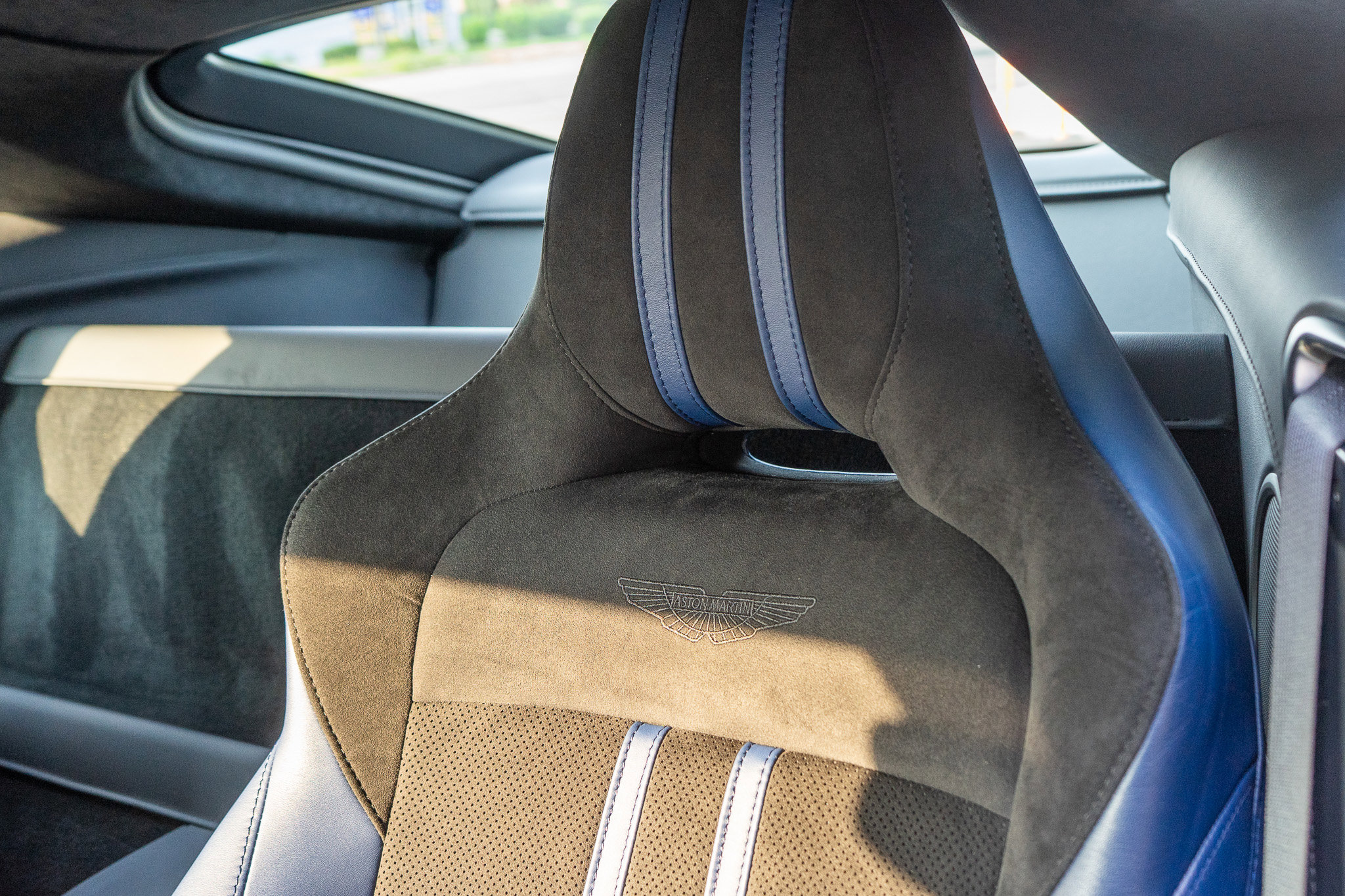 Used 2022 Aston Martin V8 Vantage Coupe image 27