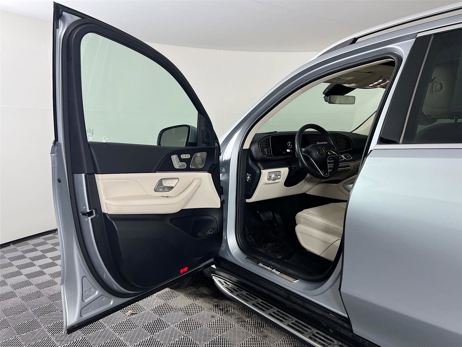 Certified 2025 Mercedes-Benz GLE 350 4MATIC image 18