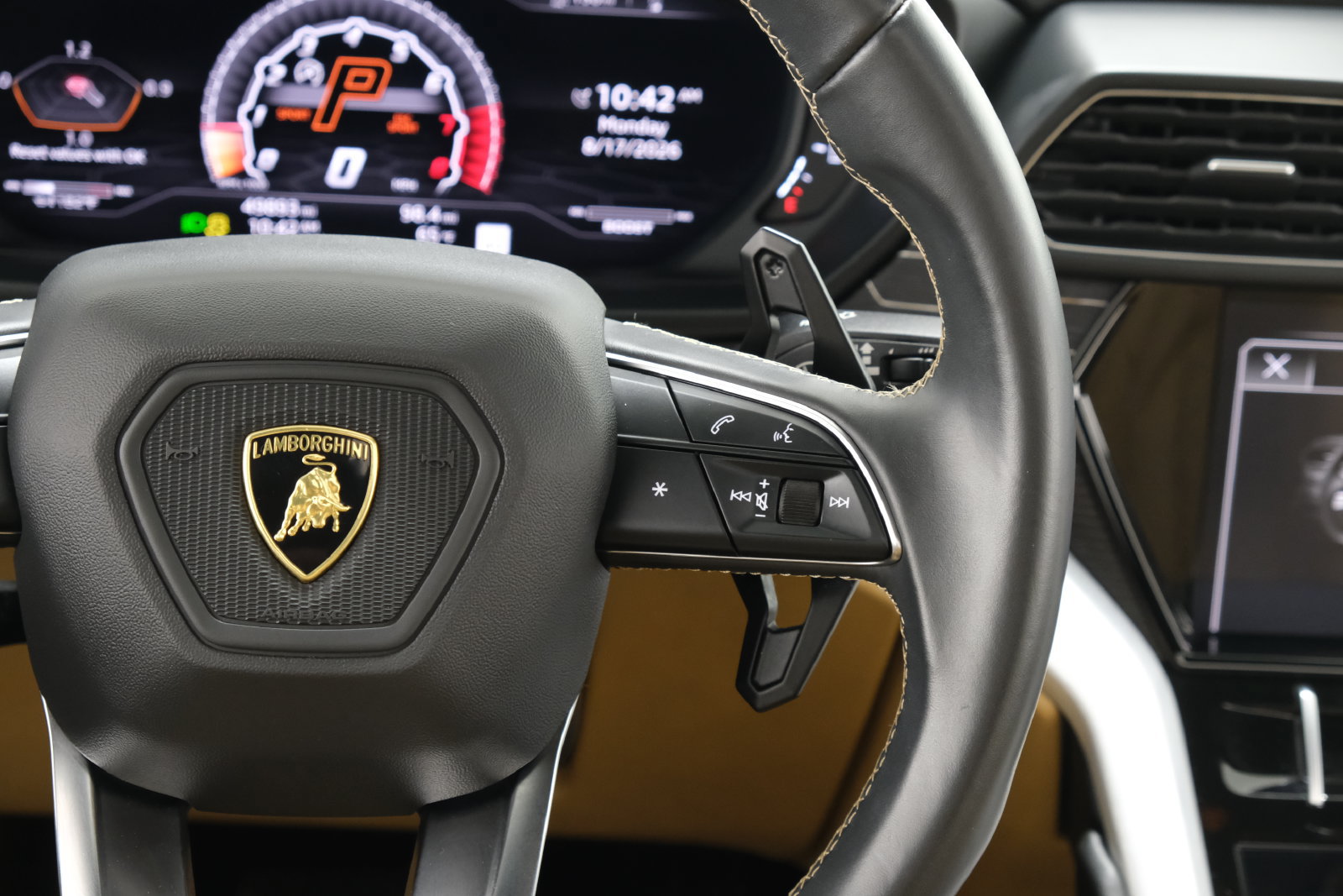 Used 2020 Lamborghini Urus AWD/4WD image 16