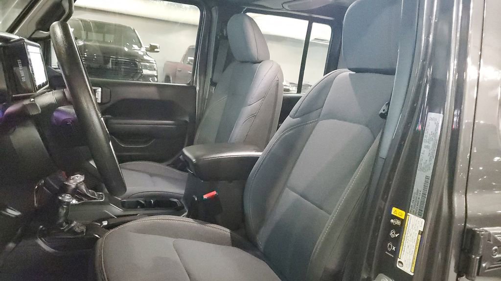 Used 2024 Jeep Gladiator Sport image 17