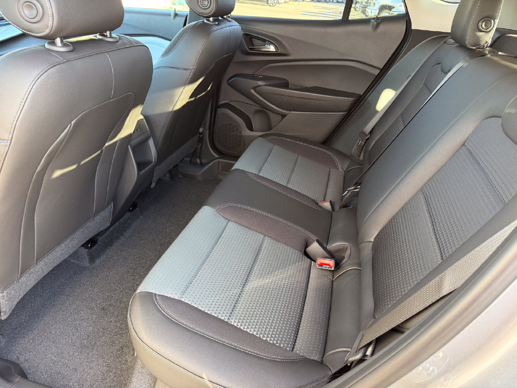 New 2026 Chevrolet Trax LT w/ Sunroof Package FWD image 10