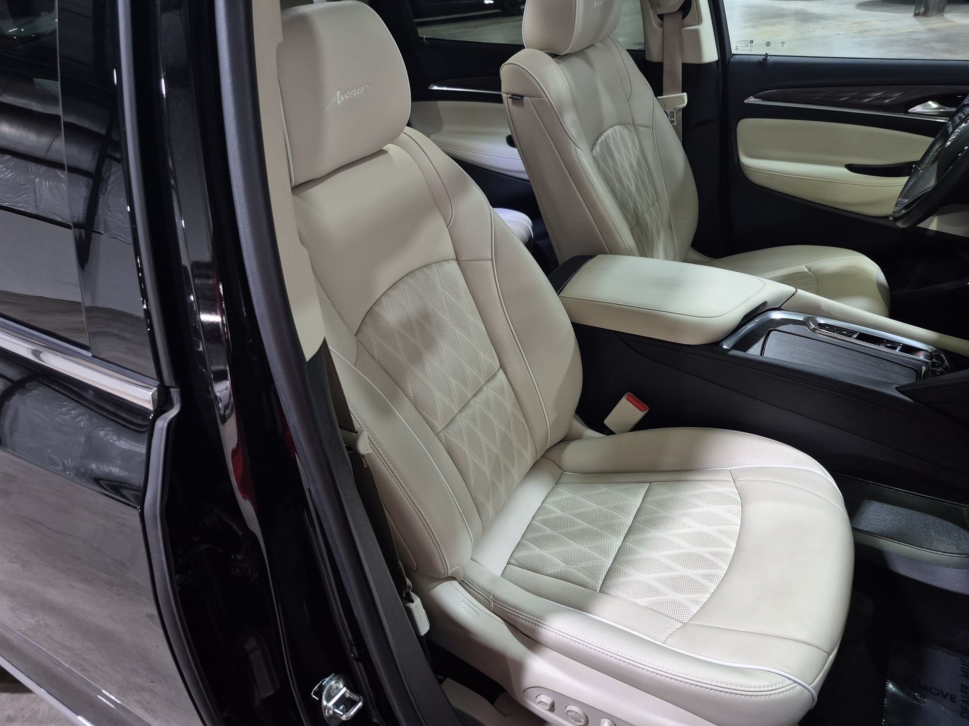 Used 2022 Buick Enclave Avenir w/ Avenir Technology Package AWD/4WD image 30