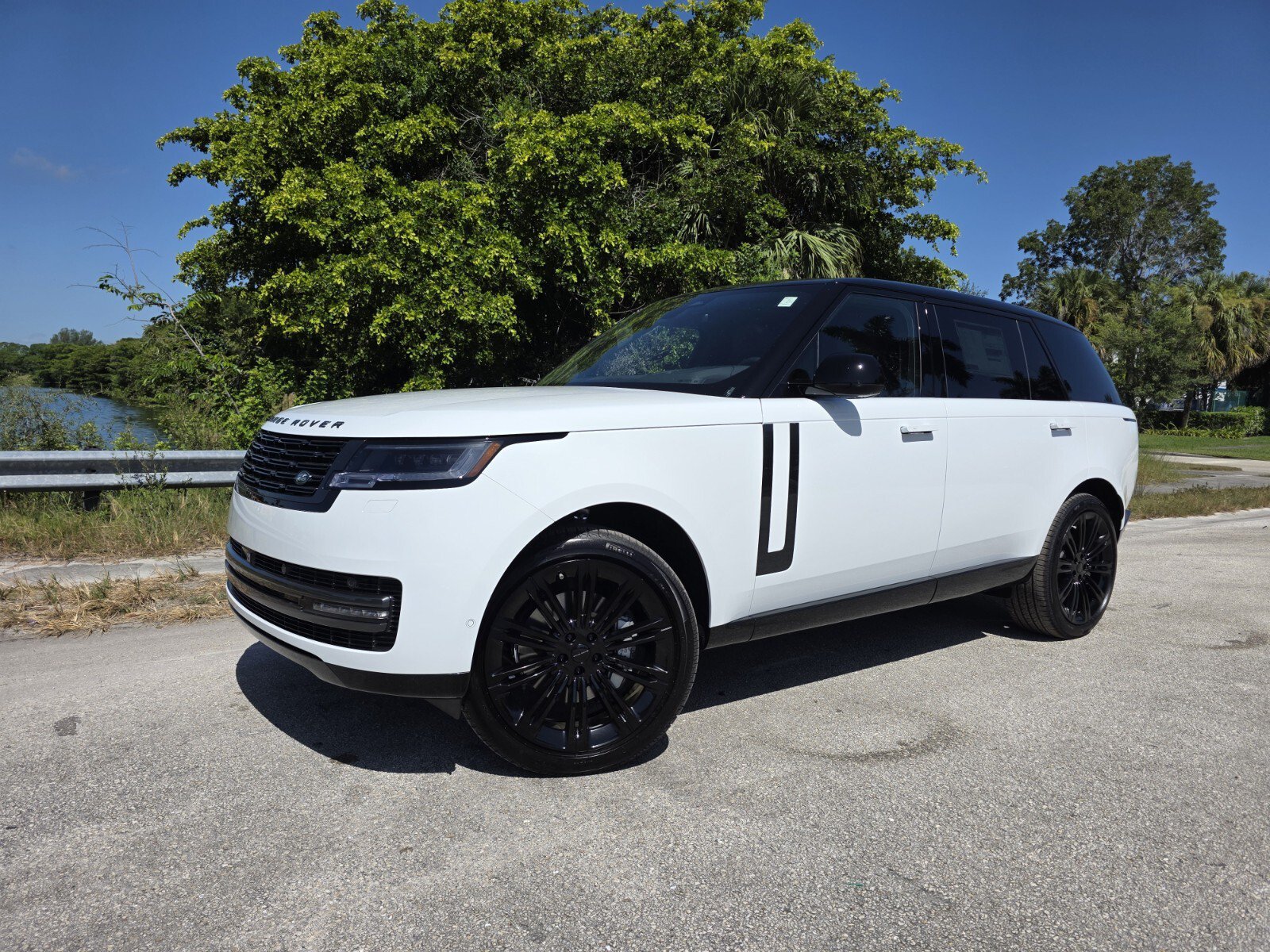 New 2026 Land Rover Range Rover Long Wheelbase SE