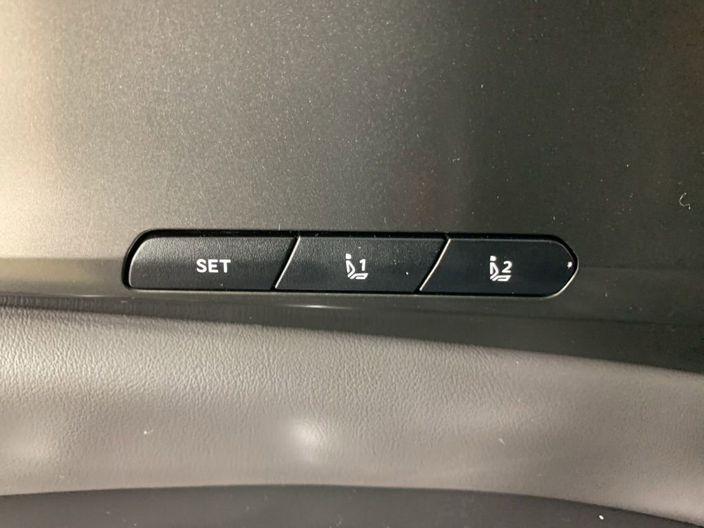 Used 2025 Kia Carnival SX Prestige image 19