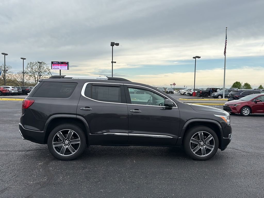 Used 2017 GMC Acadia Denali w/ Technology Package FWD image 8