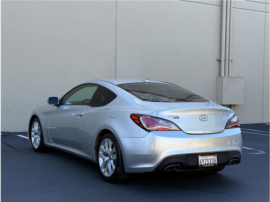 Used 2013 Hyundai Genesis 2.0T image 5