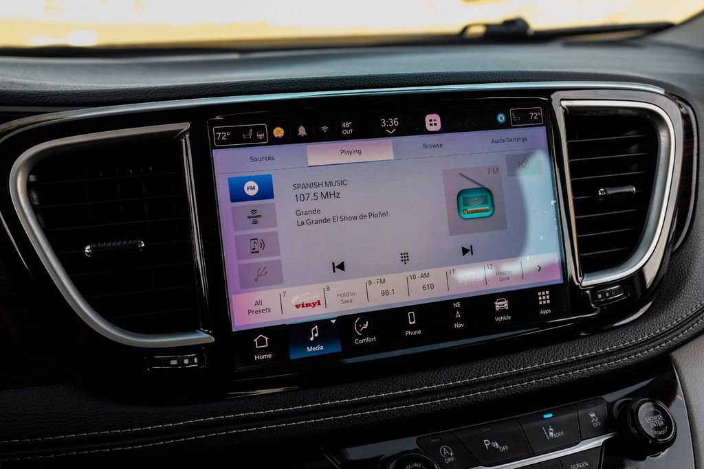 Used 2023 Chrysler Pacifica Limited image 29