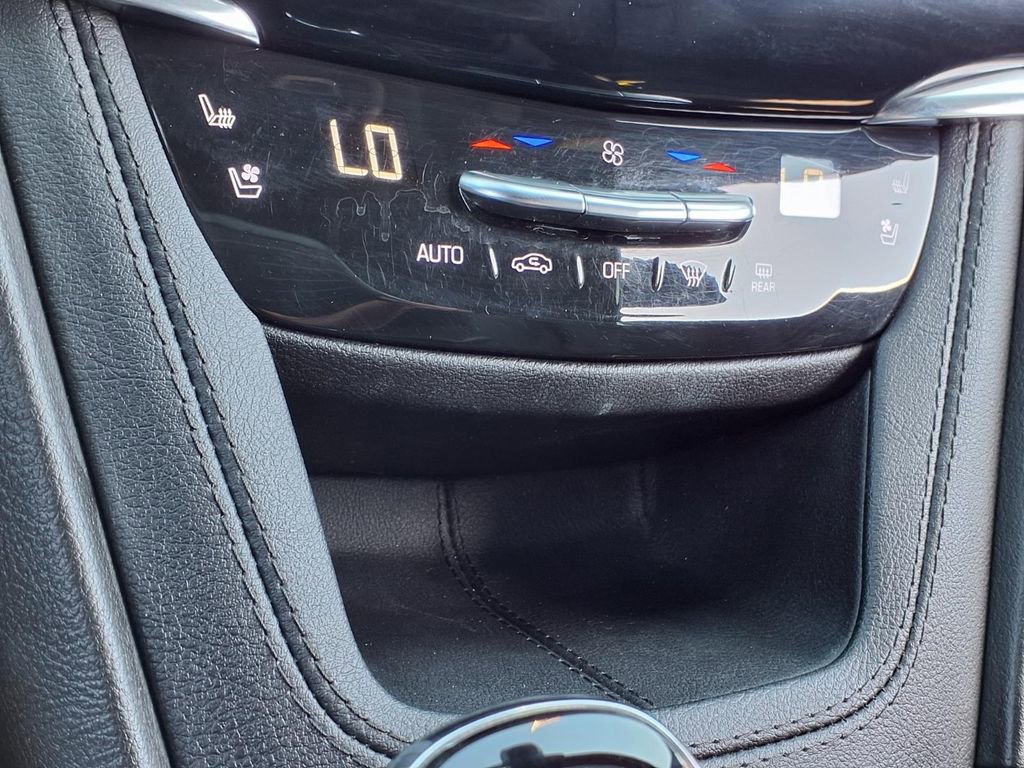 Used 2023 Cadillac XT6 Premium Luxury w/ Platinum Package FWD image 9